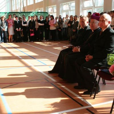 Wizyta Biskupa Pawła Sochy - Wizyta w szkole